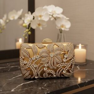 Elegant Gold Clutch with Crystal Embellishments